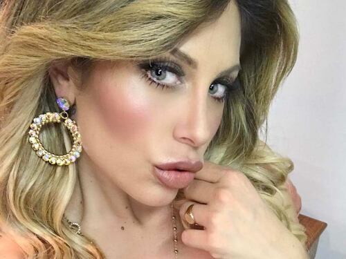 Paola Caruso, scollatura mozzafiato