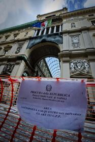 L'ingresso a Galleria Umberto I a Napoli
