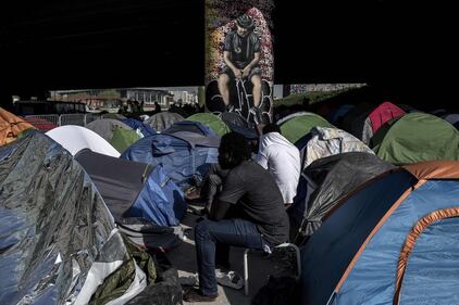 Ora Parigi sta diventando la nuova Calais 5