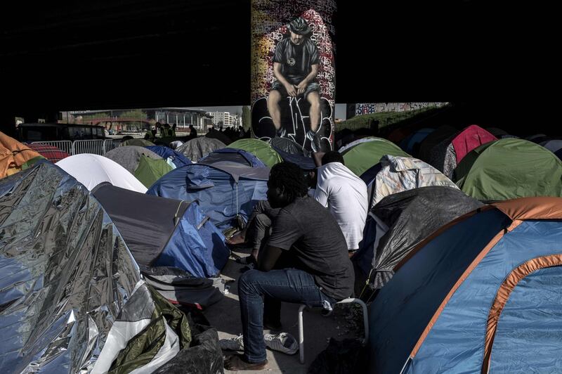 Ora Parigi sta diventando la nuova Calais 5