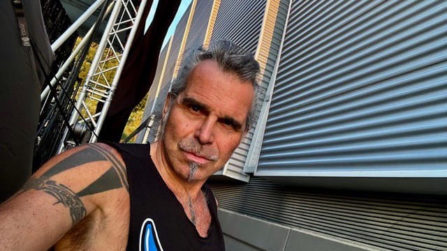 Piero Pelù rinvia il tour: "Imposto il riposo forzato". Cos'ha