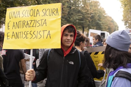 Manifestazione contro il governo: slogan e striscioni degli studenti di Torino 15