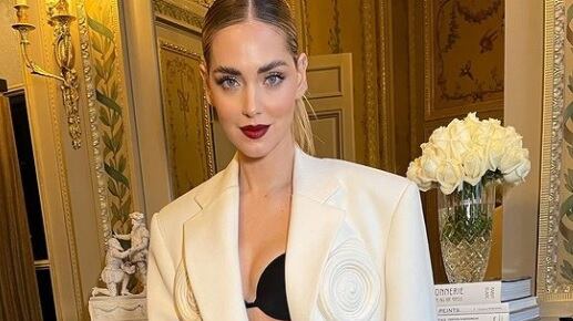 "Senza slip?". La foto della Ferragni infiamma il web