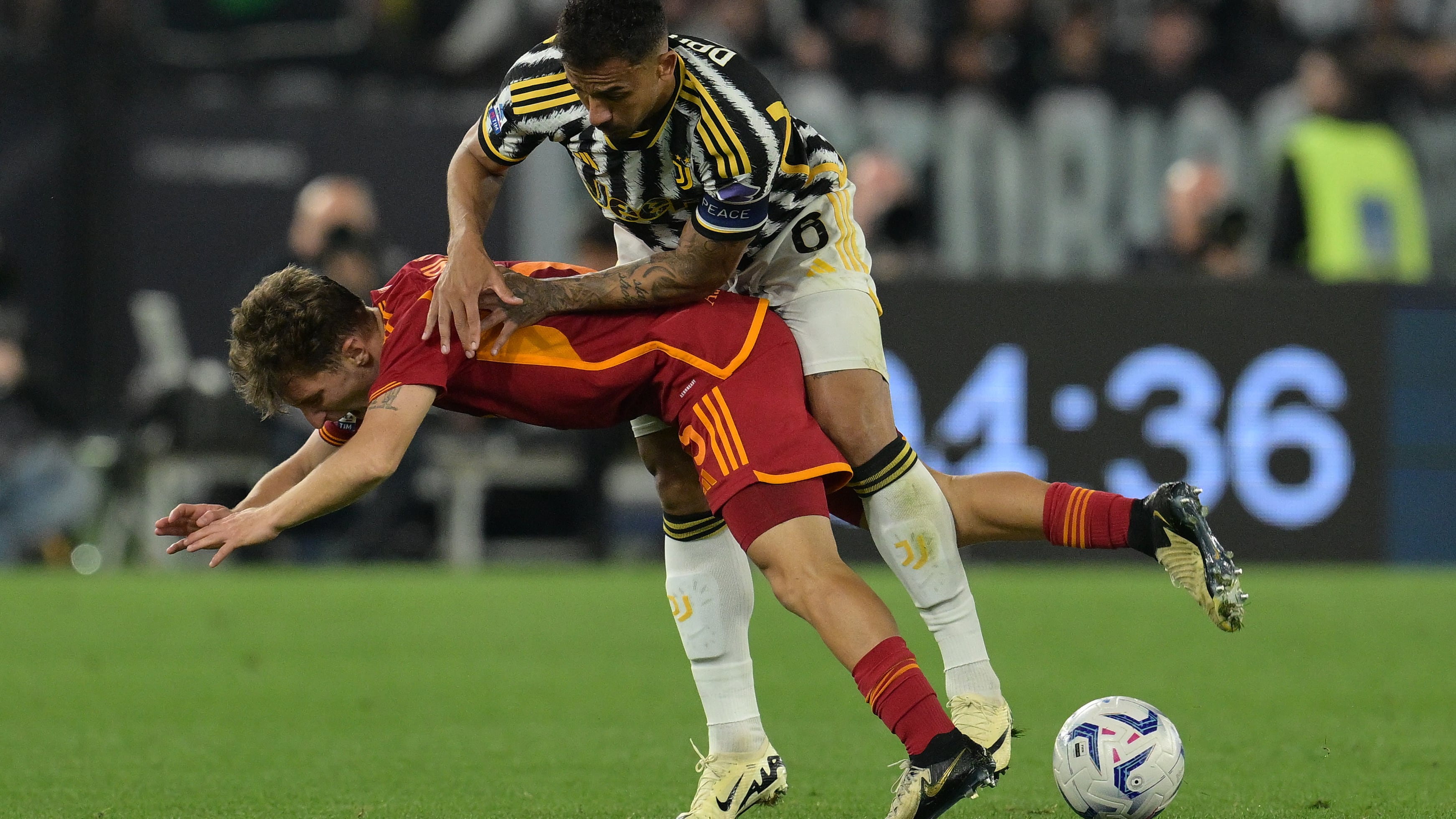 Roma e Juventus non si fanno male. I bianconeri "blindano" la Champions