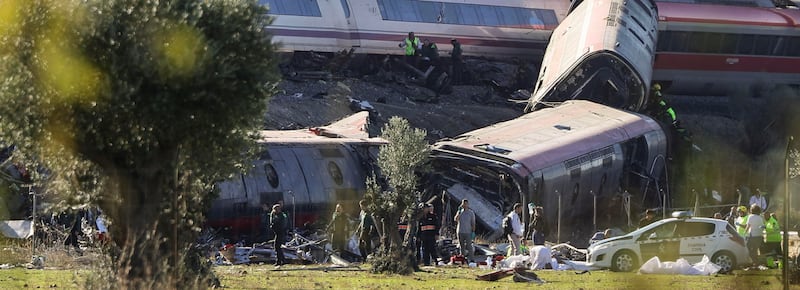 Toledo, scontro tra due treni ad alta velocità: oltre 40 morti e 150 feriti. Sanchez: “Errore umano”. Meloni: “Vicini al popolo spagnolo”