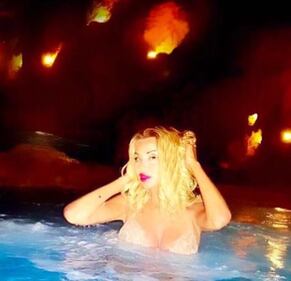 Valeria Marini esplosiva su Instagram 4