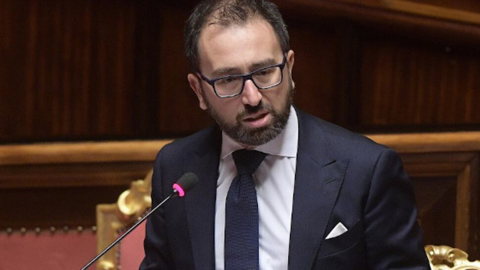 Scarcerazioni boss, Salvini: "Dimissioni capo Dap non bastano, via Bonafede"