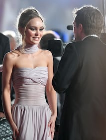 Bagno di folla al red carpet di "The King" per Timothée Chalamet e Lily-Rose Depp 3
