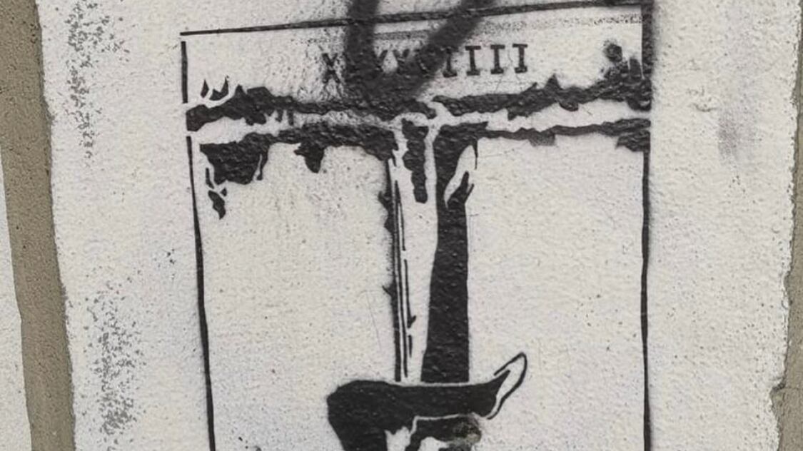 Matteo Salvini a testa in giù: il murale choc dell'estrema sinistra