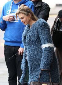 Bridget Jones mamma: Renée Zellweger col pancione sul set 22