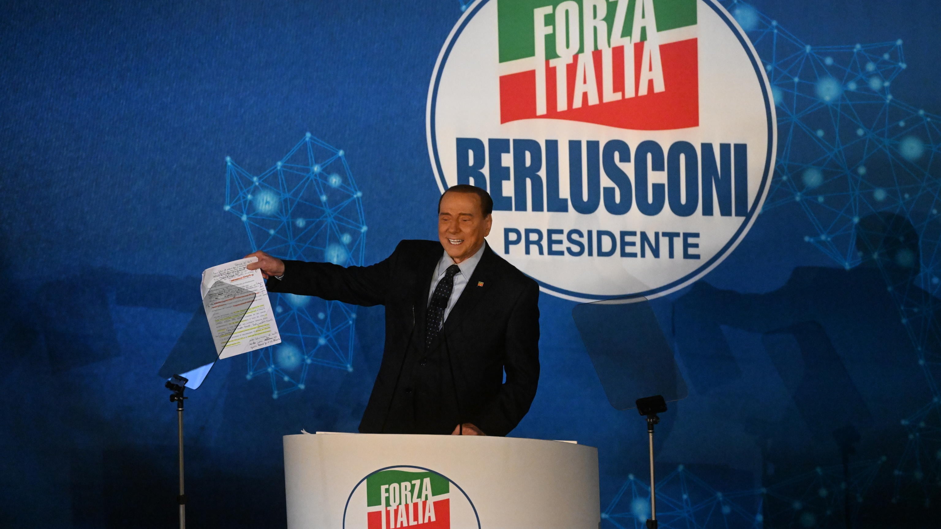 "Col presidenzialismo Mattarella dovrebbe dimettersi". E la sinistra strumentalizza Berlusconi