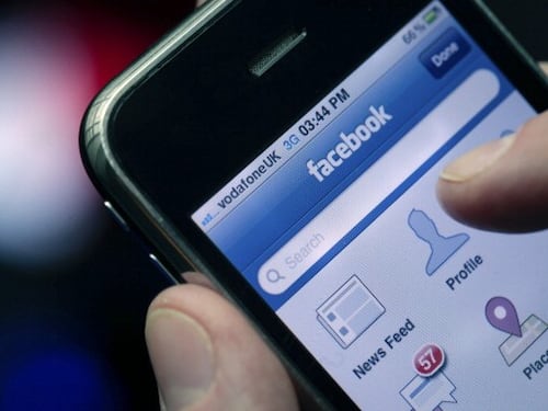 Facebook sconfitto in tribunale: i genitori ereditano pagina social della figlia deceduta