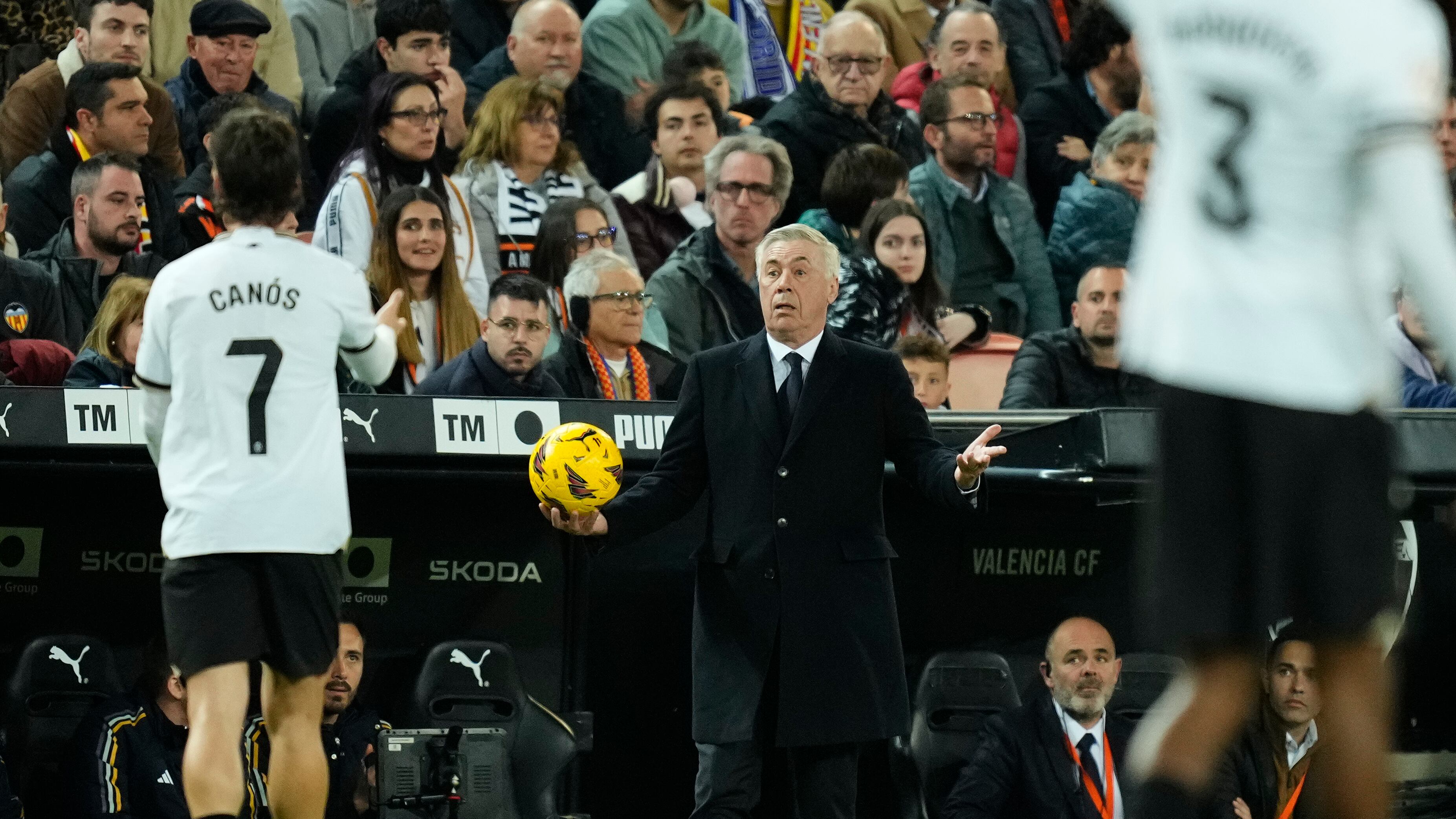 "Mai visto nulla del genere". Il clamoroso errore (dell'arbitro) contro il Real Madrid