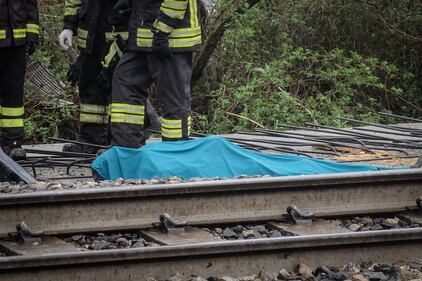 Milano, il crollo di una lastra uccide due operai 2
