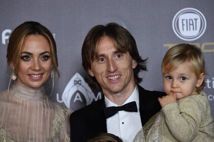 Luka Modric è il nuovo Pallone d'oro: ecco gli scatti alla cerimonia di premiazione 3