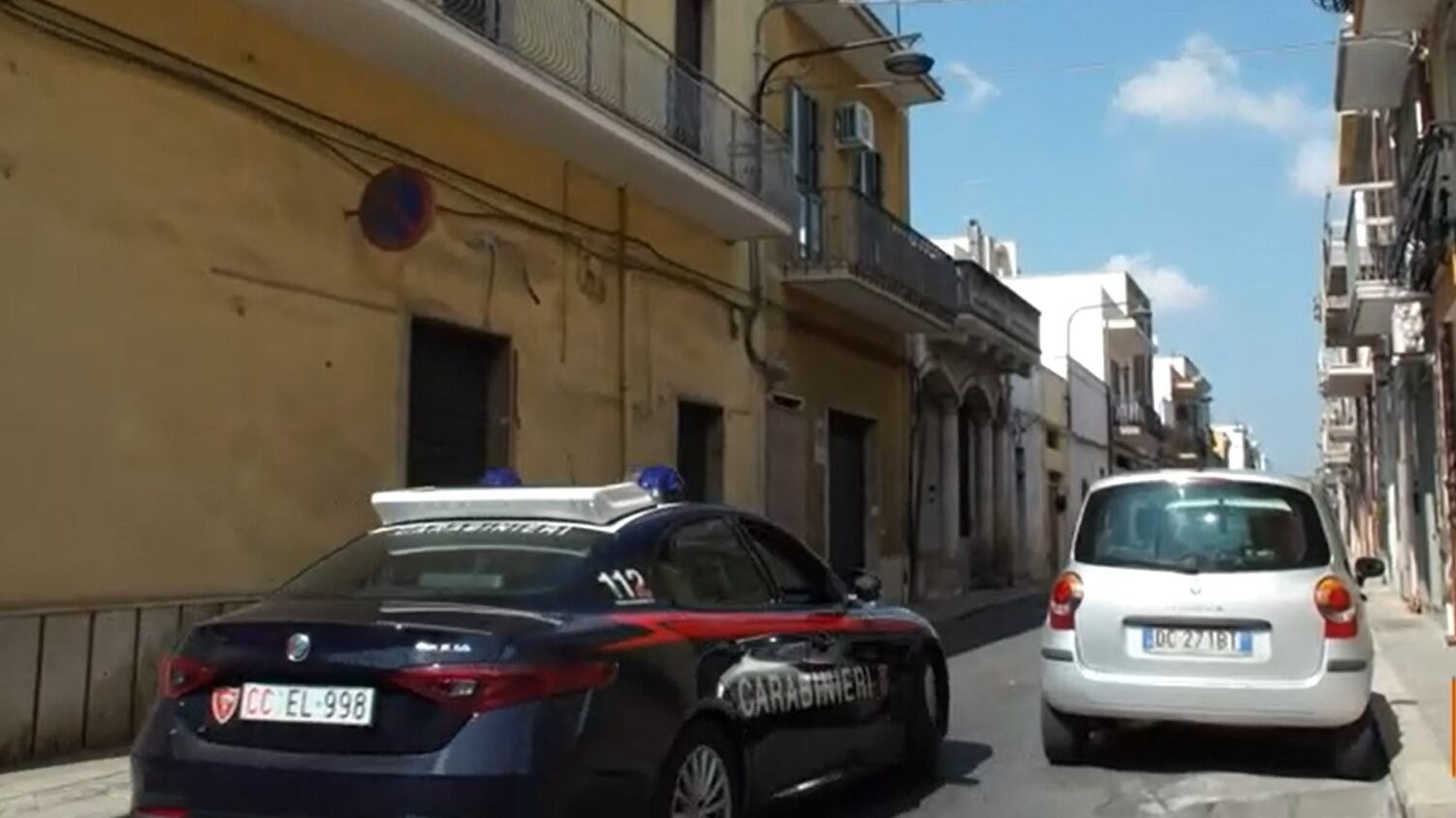 Brindisi, citofona ai vicini e accoltella 17enne: fermato uomo con problemi psichici