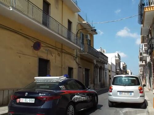Brindisi, citofona ai vicini e accoltella 17enne: fermato uomo con problemi psichici