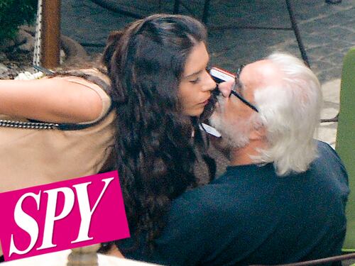 Briatore e il bacio sospetto in hotel: "Aspettavo due persone, ecco cos'è successo"