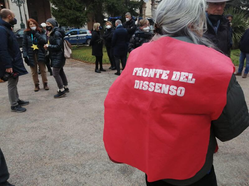 Manifestazioni no vax nel Giorno della memoria 7