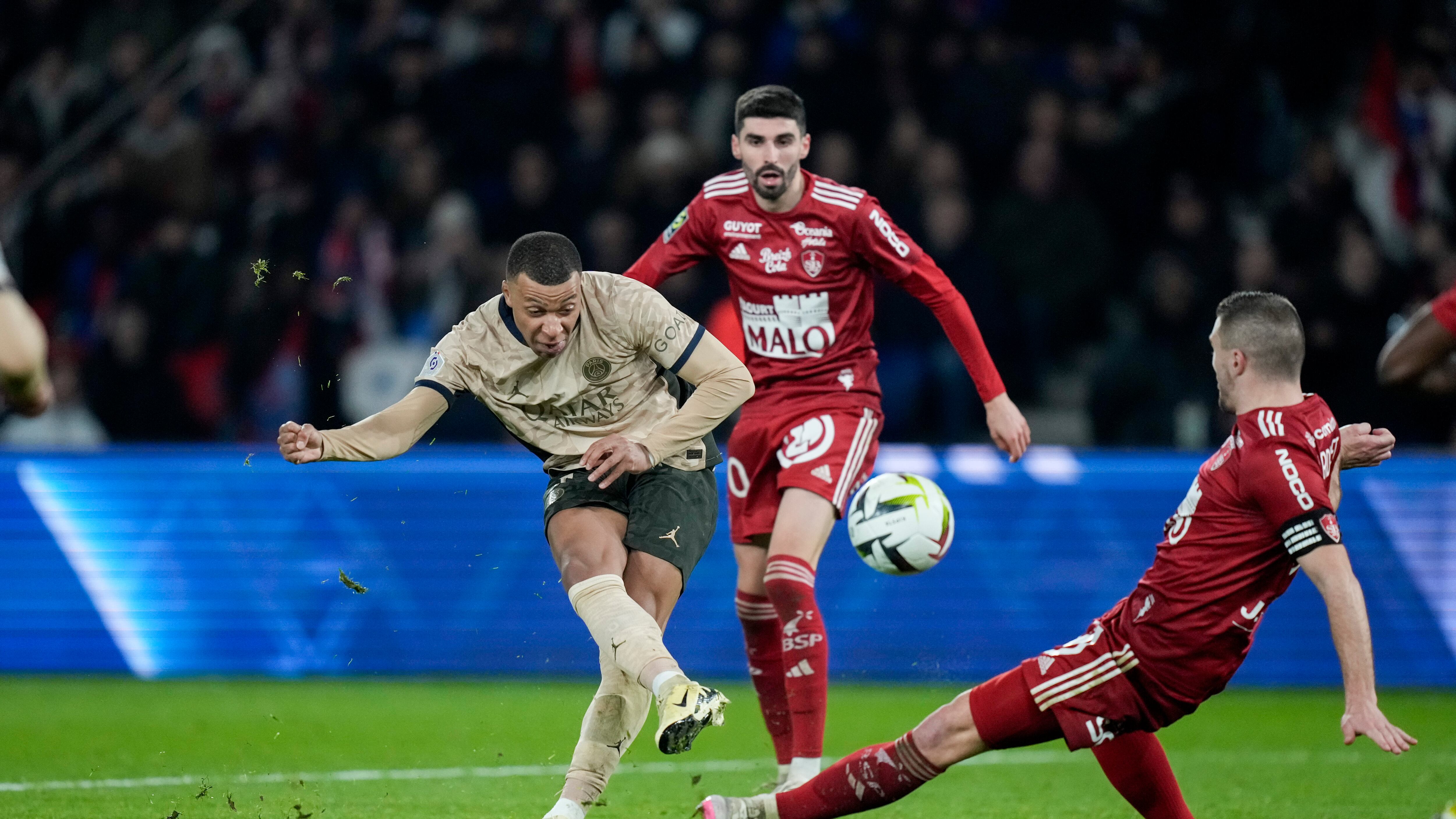 Mbappé-Real Madrid, è quasi fatta: una montagna di soldi per tornare Galacticos