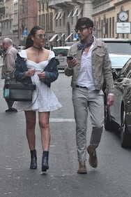 Giulia Salemi hot a passeggio per Milano 5