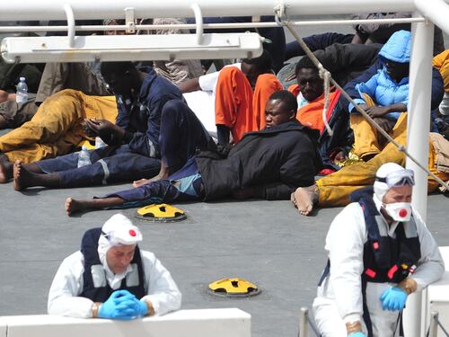 Sbarchi, così Bruxelles ci frega: "Trasferibili solo eritrei e siriani"