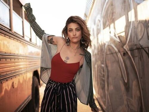Paris Jackson, la figlia di Michael contro gli haters: "Fumatevi un po' d'erba"
