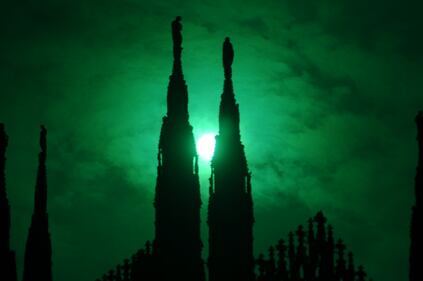 Milano, le prime foto dell'eclissi 4