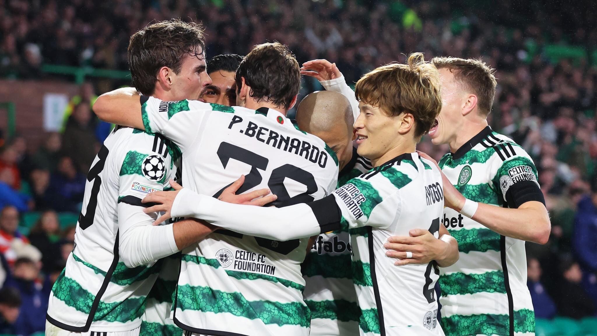 Champions, il Celtic ferma l'Atletico. Colpaccio Dortmund a Newcastle. Bene City e Barça