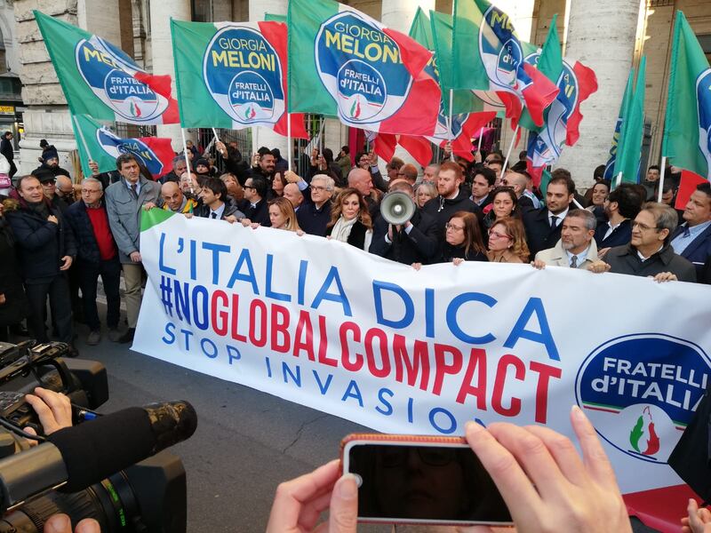 Il flash mob di Fratelli d'Italia contro il Global compact 4