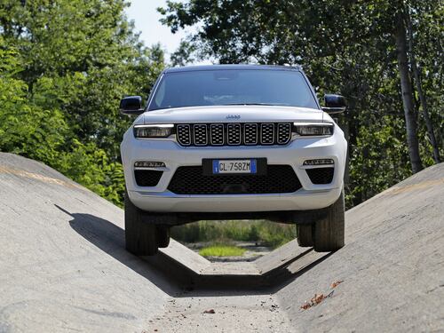 Jeep Grand Cherokee 4xe: guarda tutte le foto