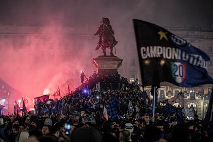 Nella notte bagnata di Milano esplode la gioia nerazzurra 2