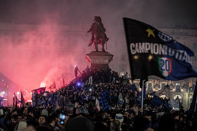 Nella notte bagnata di Milano esplode la gioia nerazzurra 2