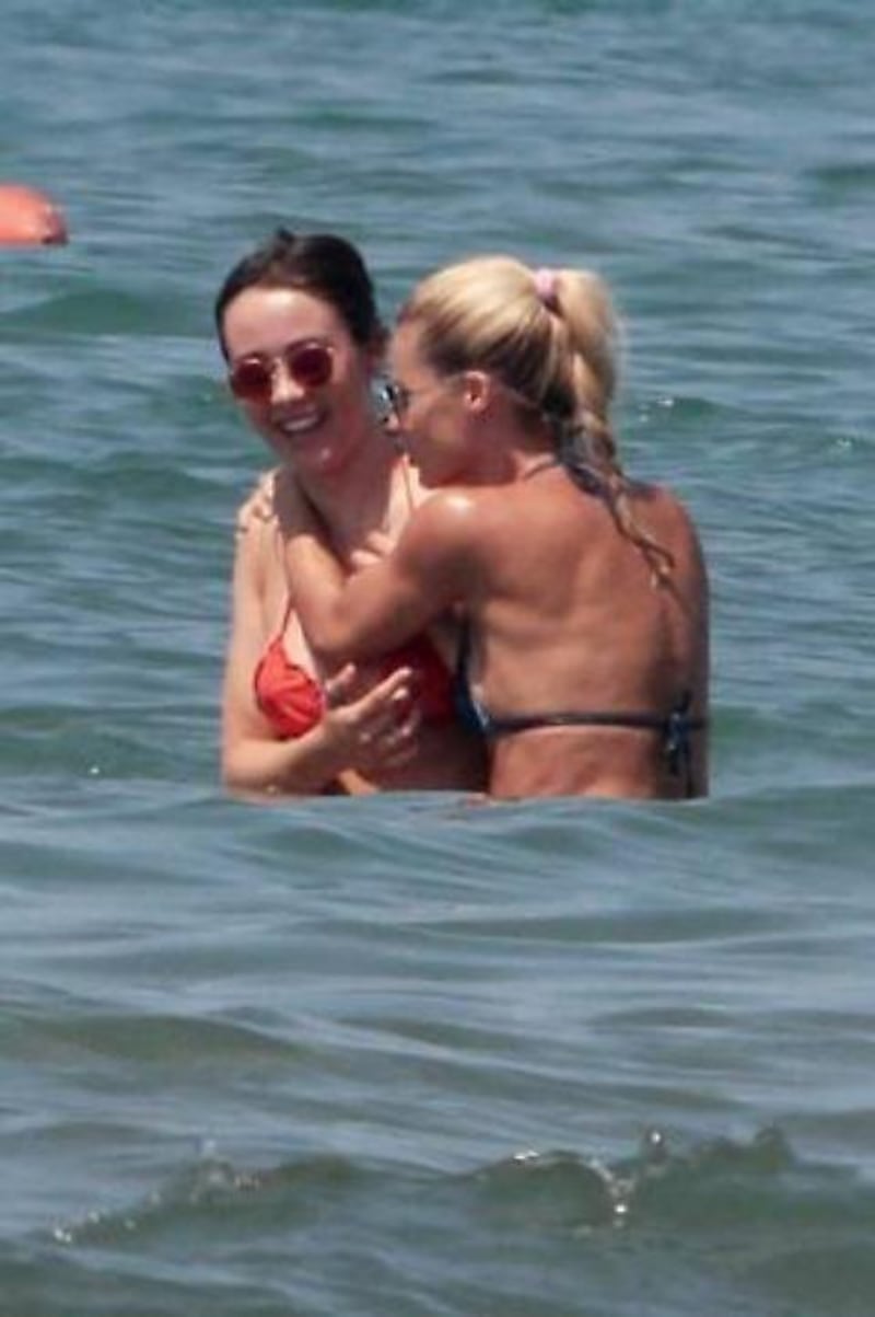 Michelle Hunziker e Aurora Ramazzotti, belle al mare 1