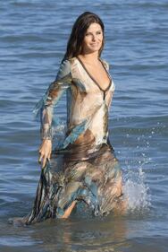 Isabeli Fontana infiamma il Festival di Venezia 4