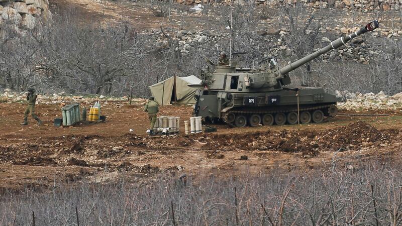 Soldati e unità di artiglieria sulle alture del Golan 1