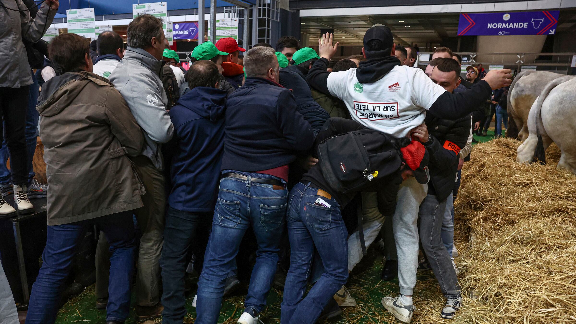 Fiera nel caos. Gli agricoltori tentano il blitz