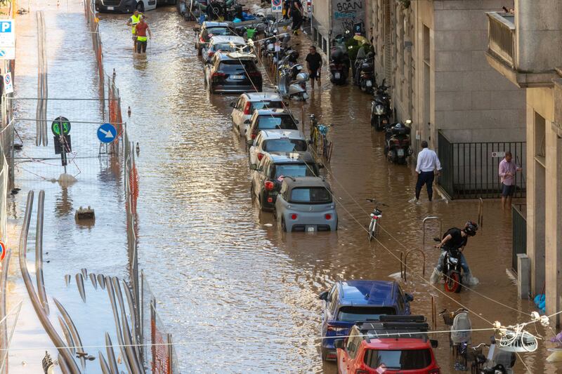 Perforata tubatura a Milano: residenti senza acqua e corrente  6