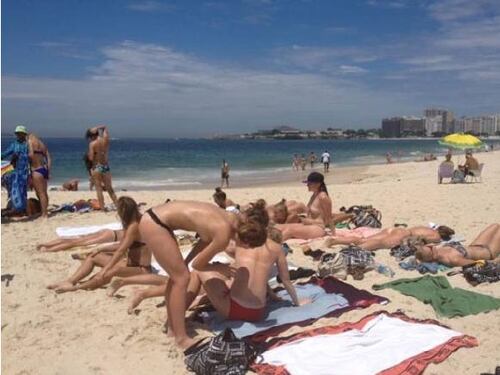 Scandalo al sole di Rio: atlete danesi in topless