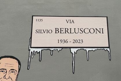 Via Silvio Berlusconi, la dedica dell'artista aleXsandro Palombo al “Self-Made Man” 7