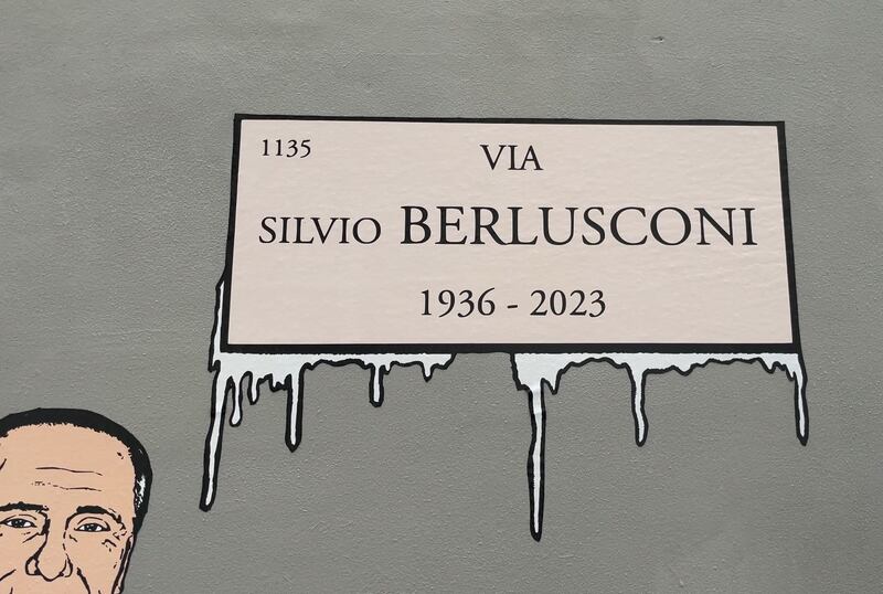 Via Silvio Berlusconi, la dedica dell'artista aleXsandro Palombo al “Self-Made Man” 7