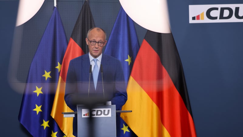 Germania, in Meclemburgo-Pomerania AfD in testa con il 38%, la sinistra radicale vince a Berlino. Per Merz è un disastro ma non si dimette: “Ora le riforme”