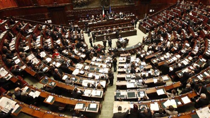 Monti si dimette, le leggi che rischiano lo stop