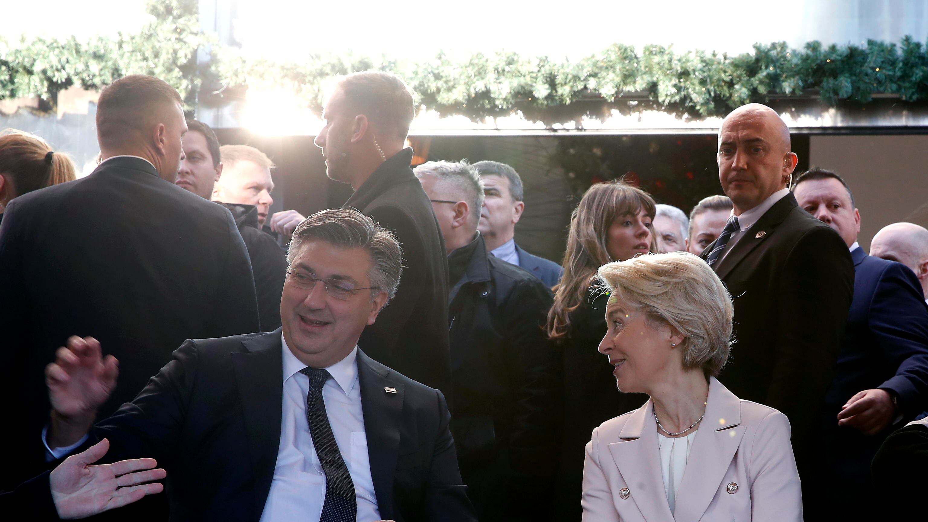Svolta Croazia, entra nell'euro. Von der Leyen guida la festa