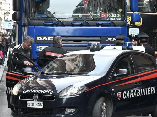 Roma, tir turco in via del Corso: fermato per controlli