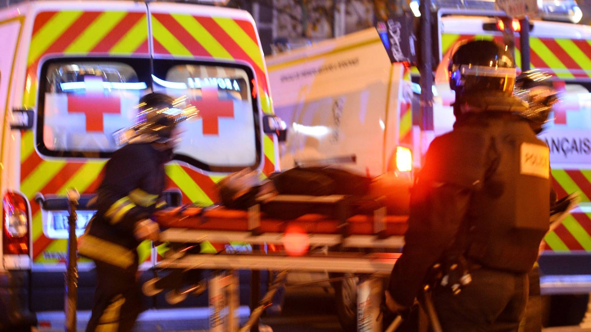 Parigi sotto attacco, massacro islamista: 8 jihadisti fanno 129 morti