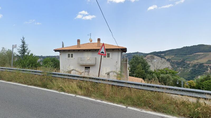 Ascoli, uccide la moglie e poi tenta il suicidio: l'orrore coi figli in casa