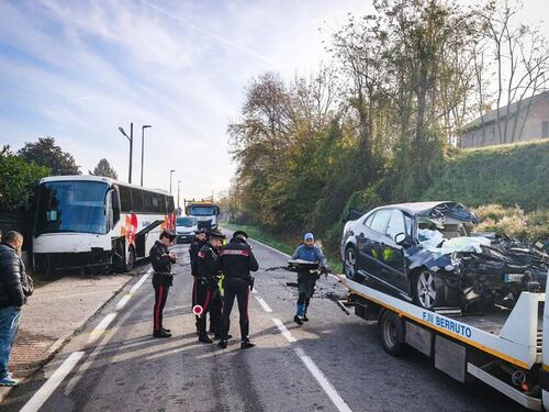 L'intervento dei carabinieri per l'incidente mortale nel Torinese