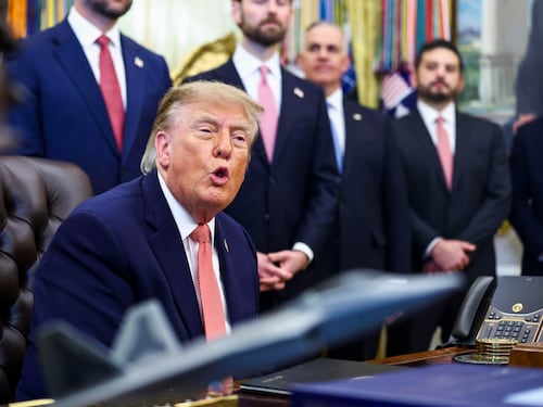 Il monito di Trump: “Francia e Italia intervengano contro chi fomenta insurrezioni”