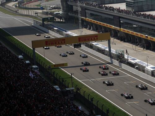 Gp Cina, doppietta Mercedes. Ferrari terza e quarta